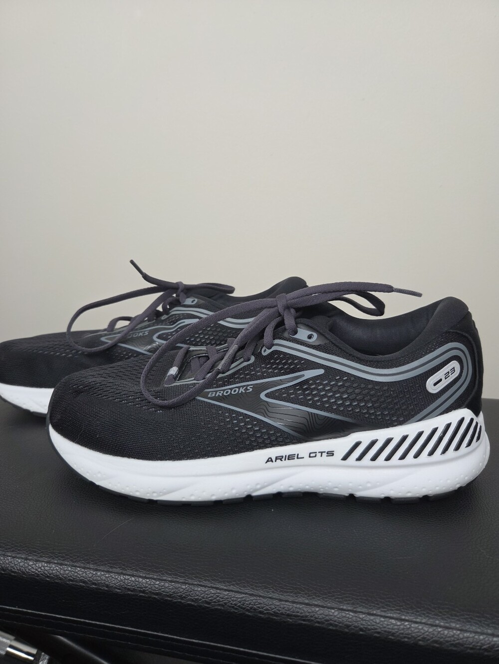 Brooks Ariel GTS 23 Women's Size 9 Black Grey White Running Shoes Sneakers